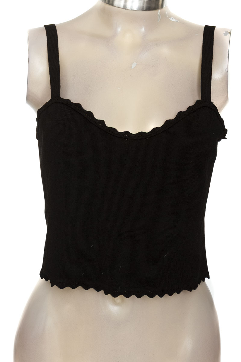 Top / Camiseta color Negro - Closeando