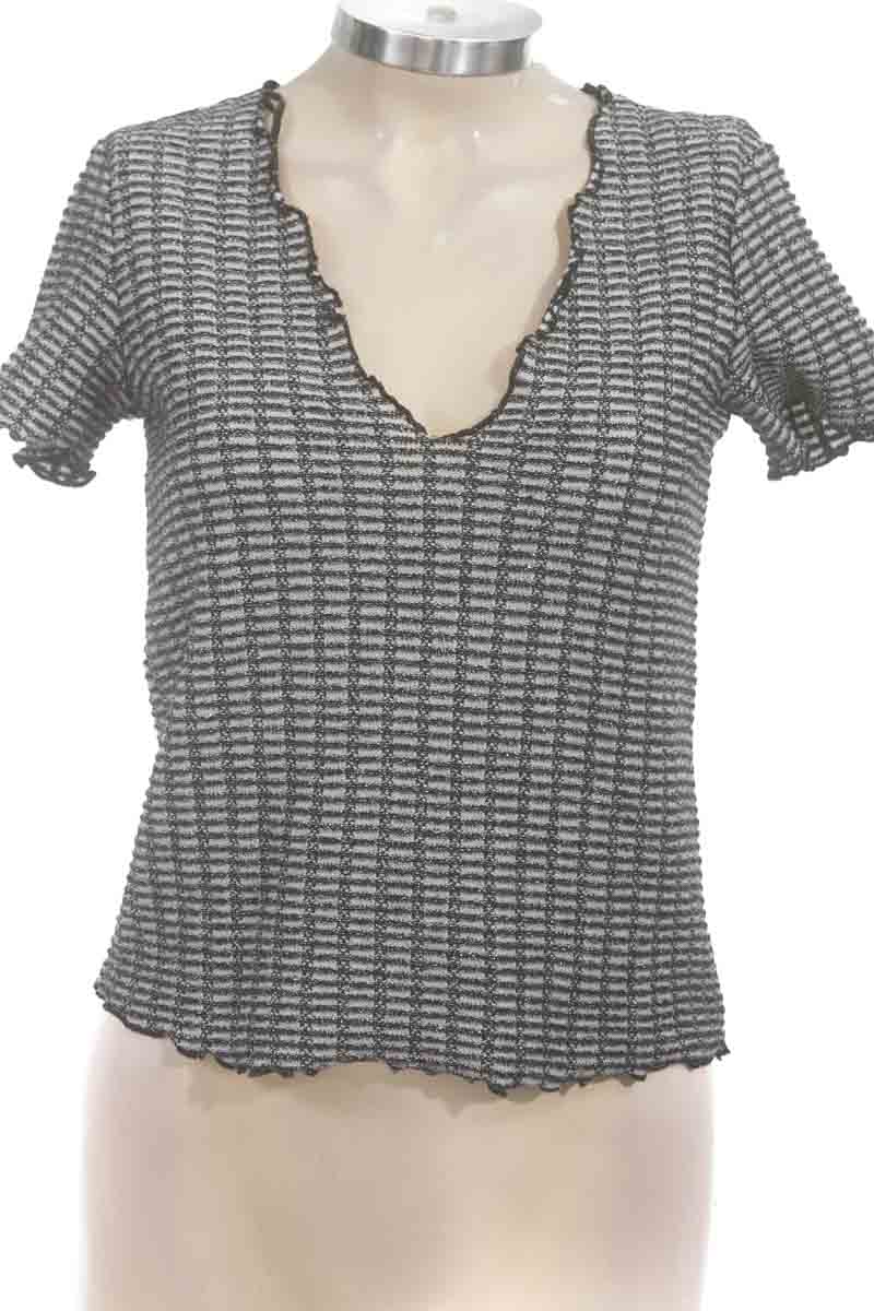 Top / Camiseta color Negro - Zara