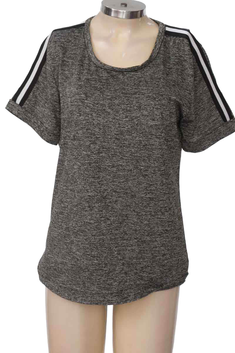 Ropa Deportiva / Salida de Baño color Gris - Closeando