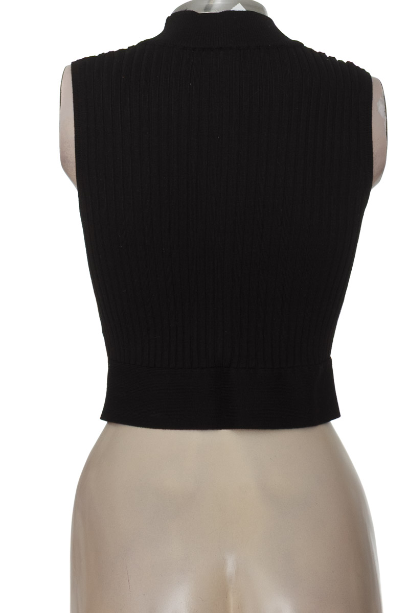 Top / Camiseta color Negro - Studio F
