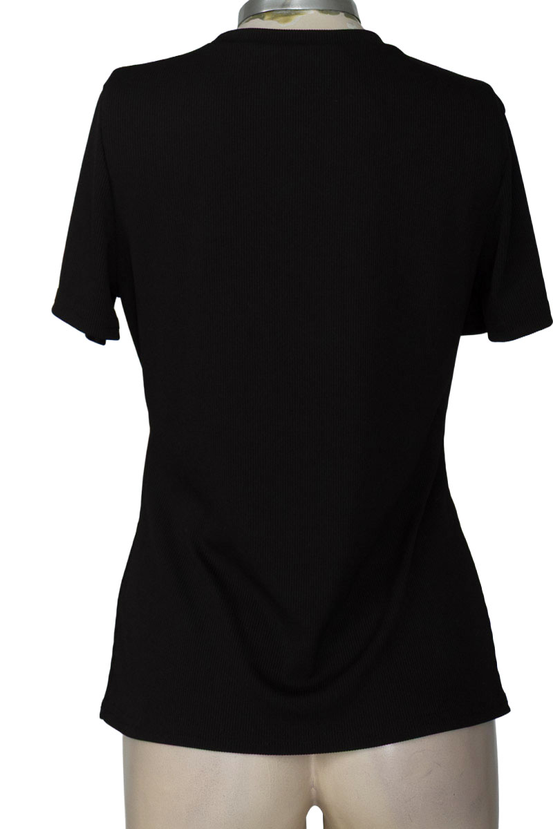 Top / Camiseta color Negro - Closeando