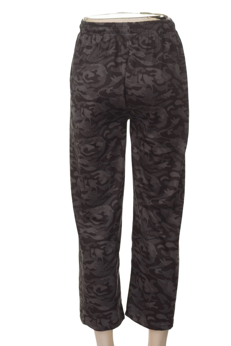 Ropa Deportiva / Salida de Baño color Gris - Closeando