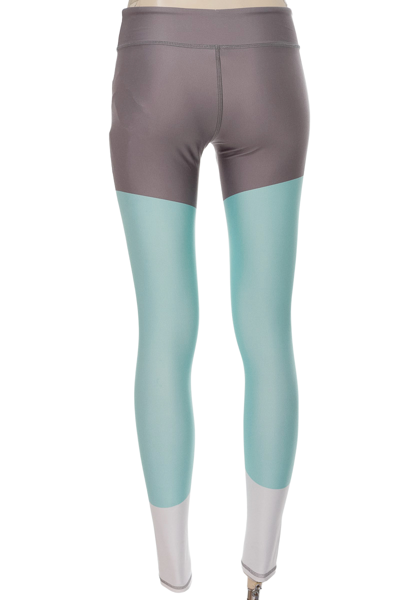 Ropa Deportiva / Salida de Baño color Gris - Belife