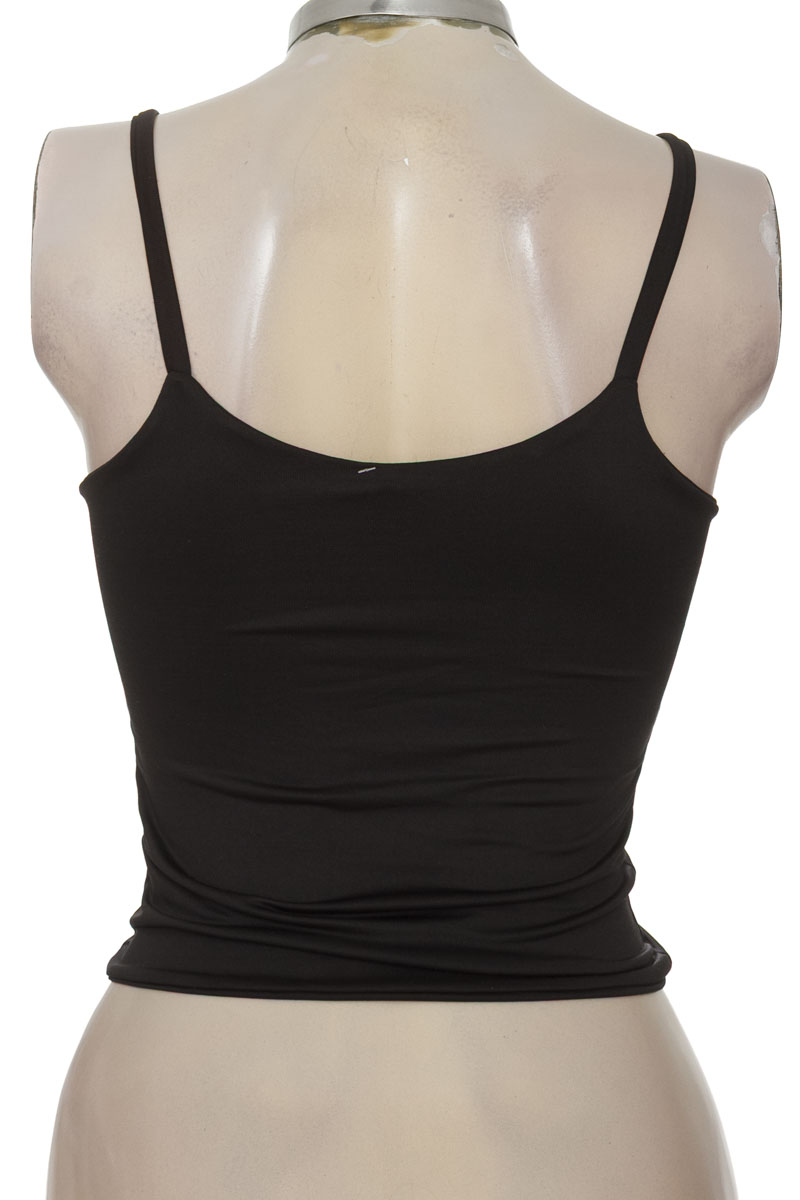 Top / Camiseta color Negro - Closeando