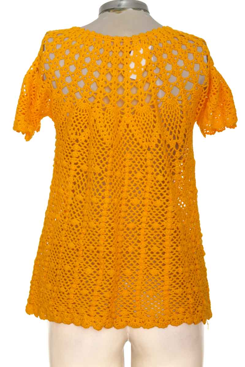 Sweater color Amarillo - Closeando