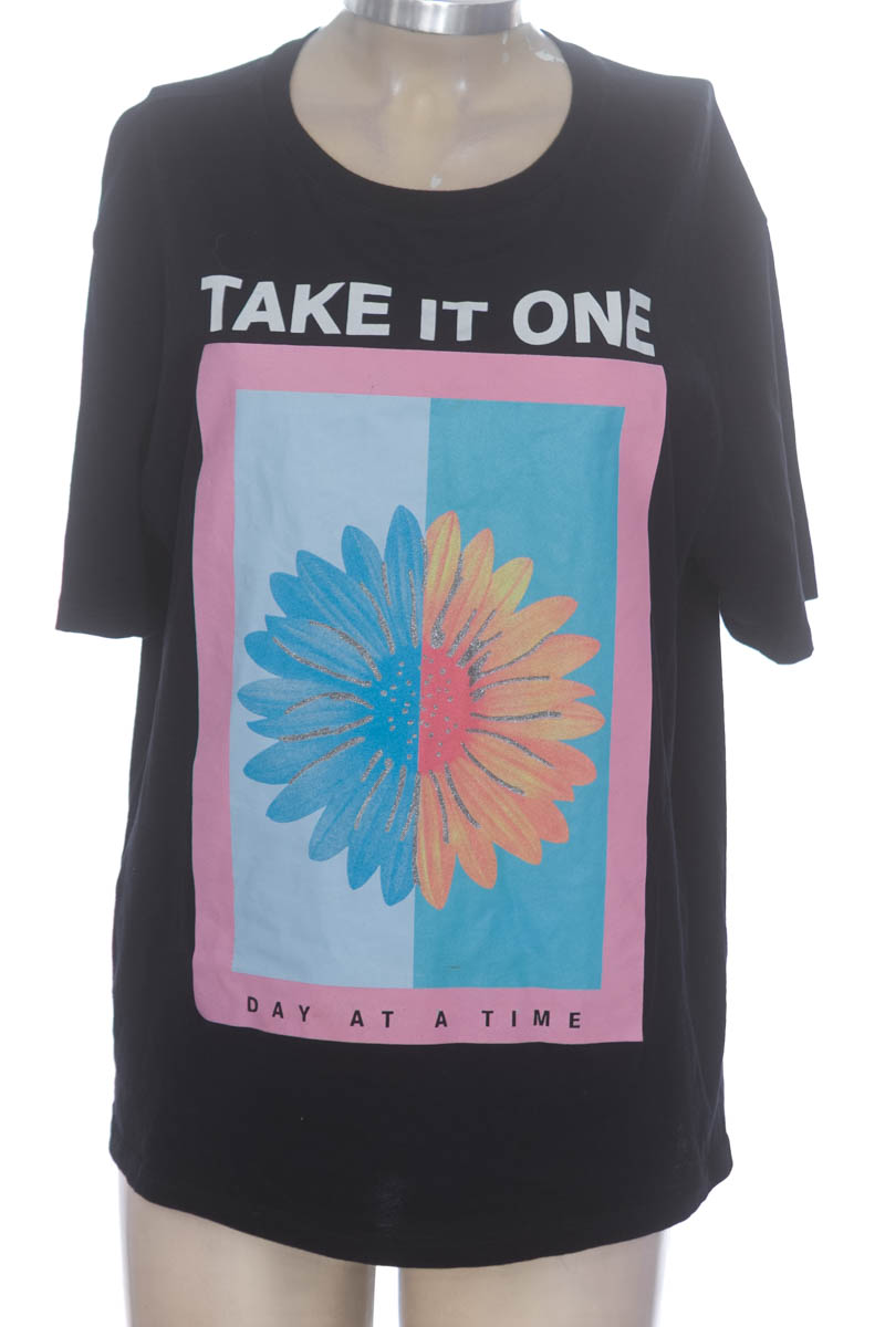 Top / Camiseta color Negro - Koaj