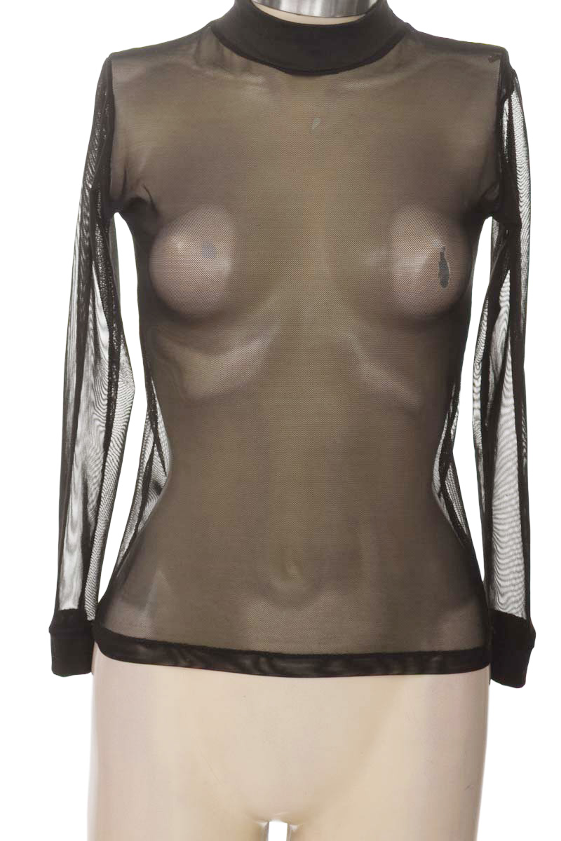 Top / Camiseta color Negro - Closeando