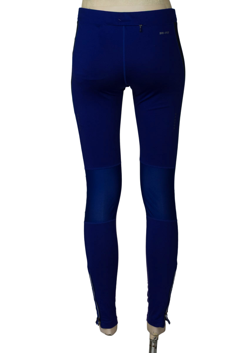 Ropa Deportiva / Salida de Baño color Azul - Nike