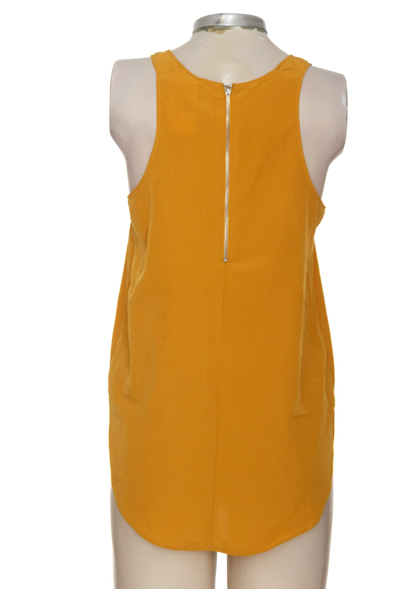 Top / Camiseta color Mostaza - Stradivarius