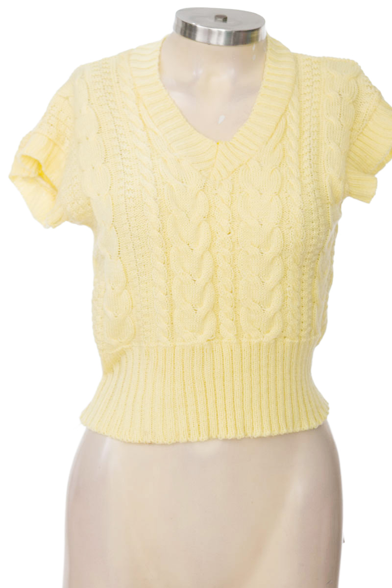 Sweater color Amarillo - Closeando