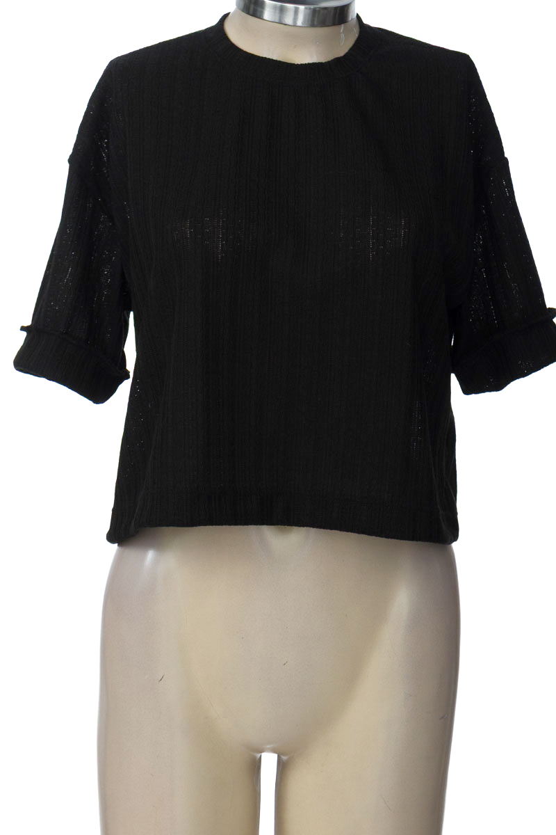 Top / Camiseta color Negro - Closeando