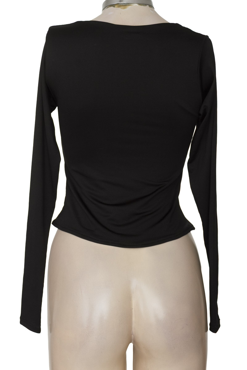Top / Camiseta color Negro - Closeando