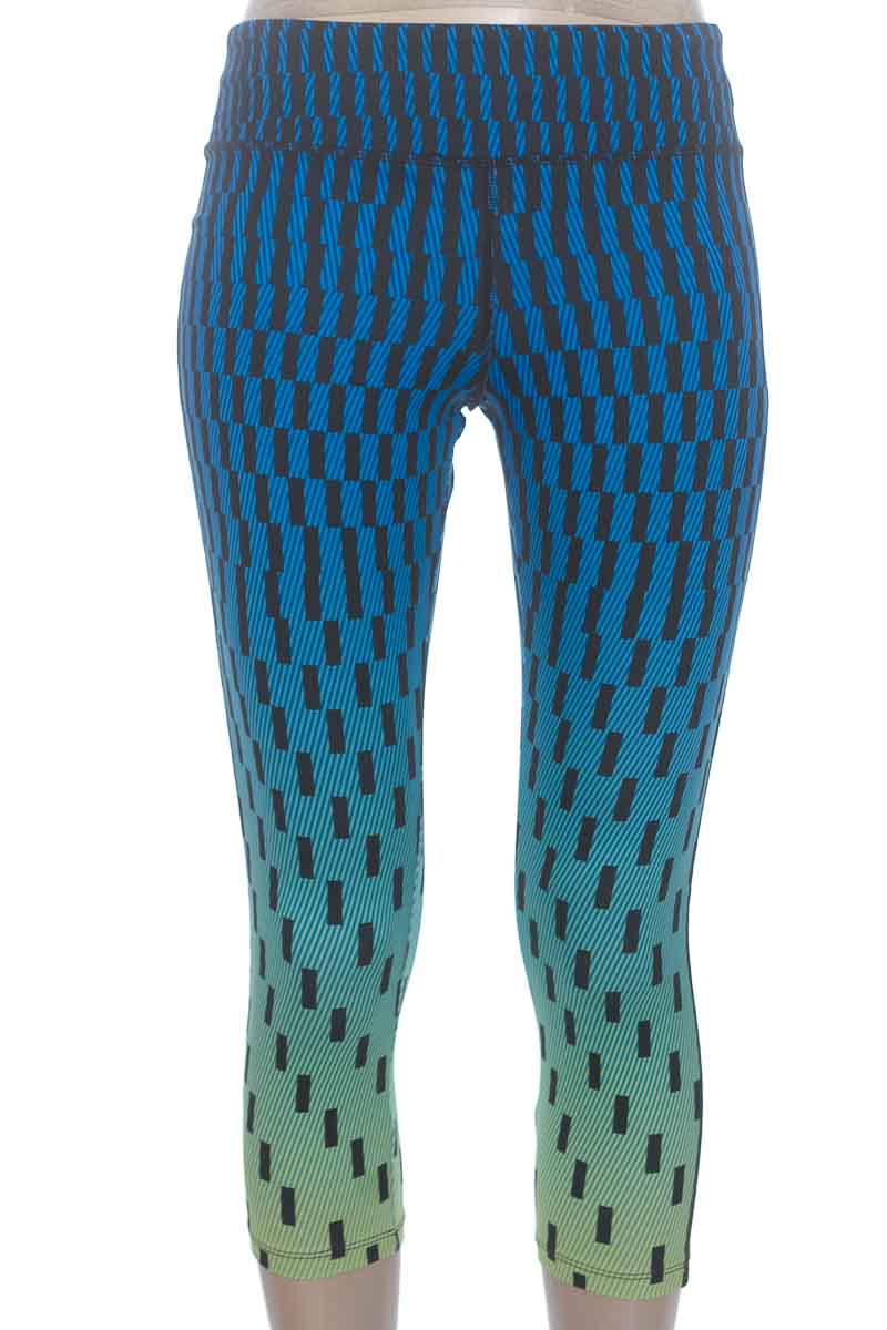 Ropa Deportiva / Salida de Baño color Negro - Forever 21