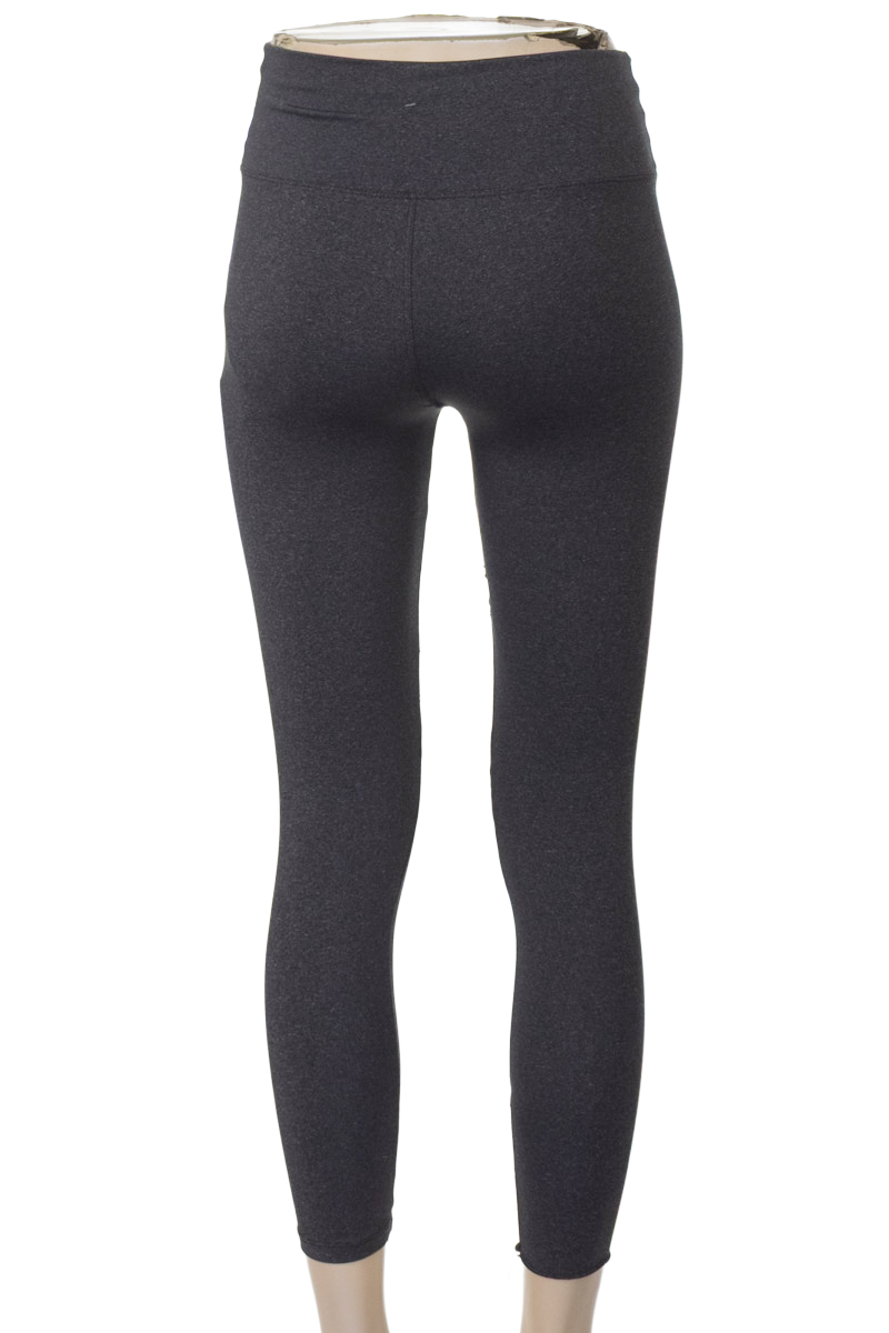 Ropa Deportiva / Salida de Baño color Gris - Closeando