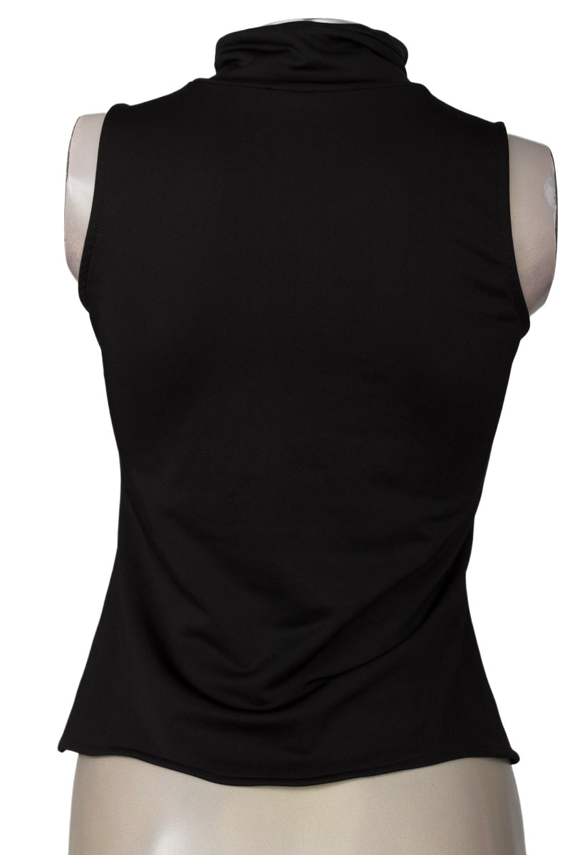 Top / Camiseta color Negro - Closeando