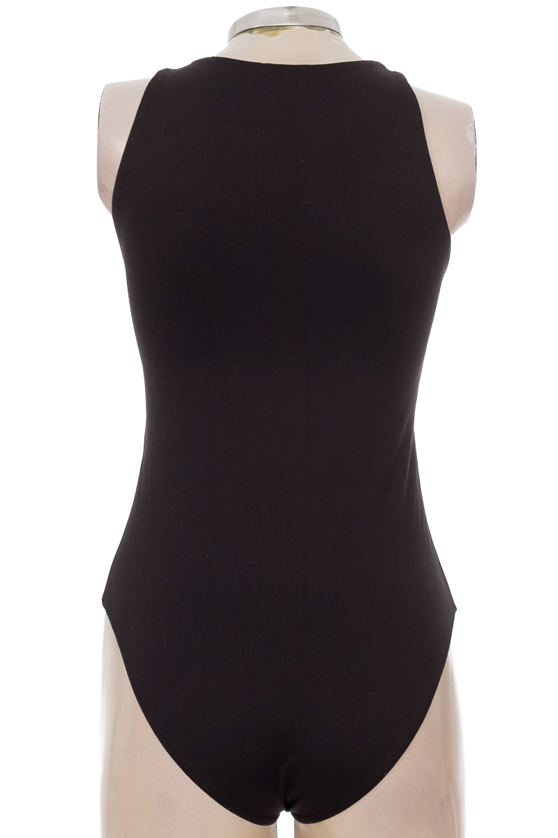 Top / Camiseta color Negro - Stradivarius