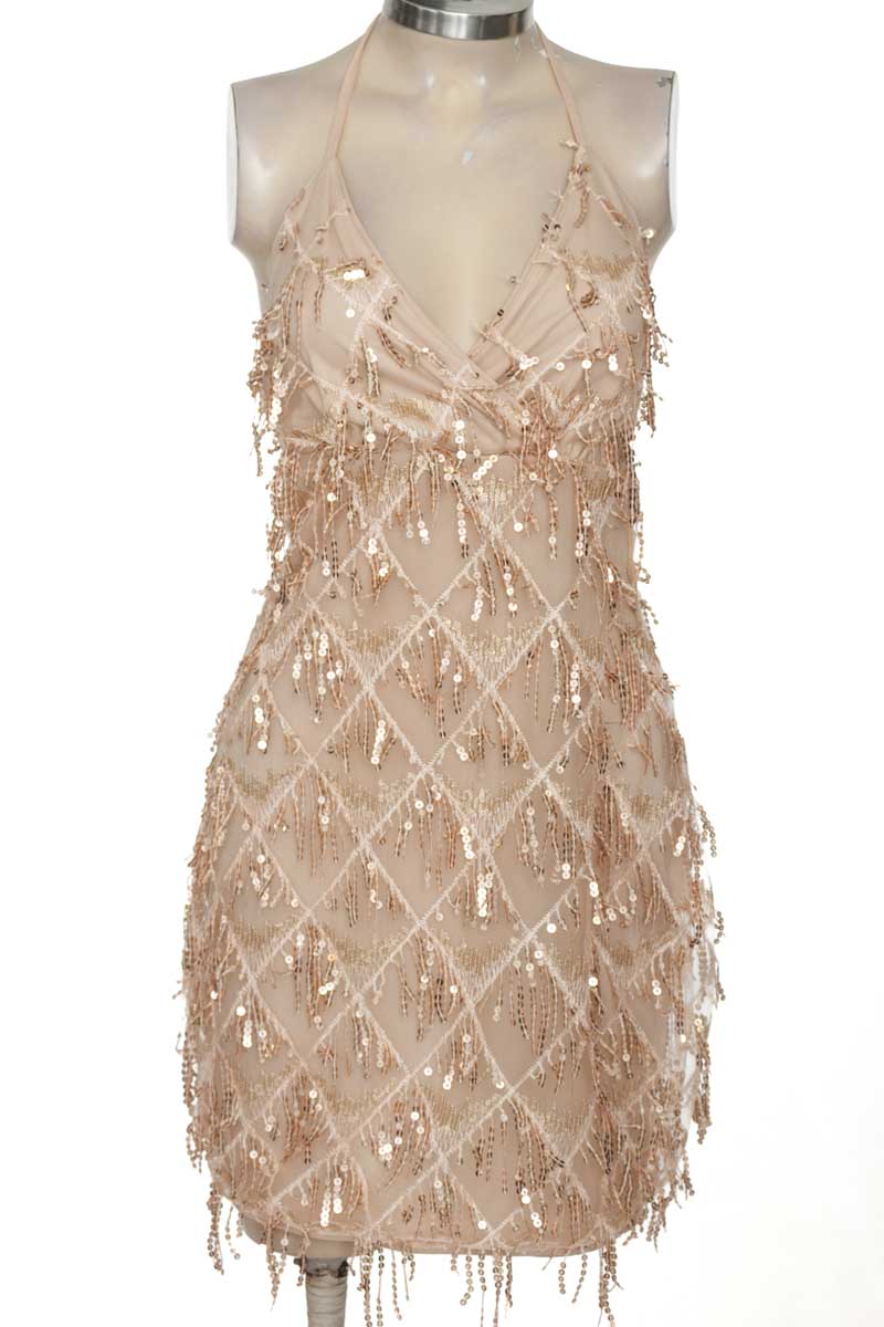 Vestido / Enterizo color Beige - Closeando