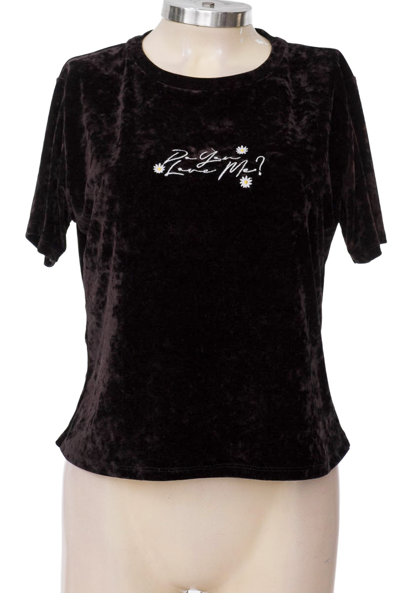 Top / Camiseta color Negro - Closeando