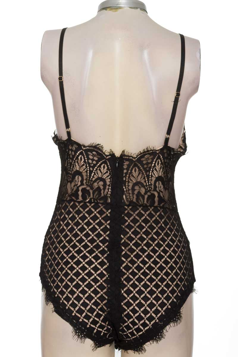 Top / Camiseta color Negro - Santa Maria