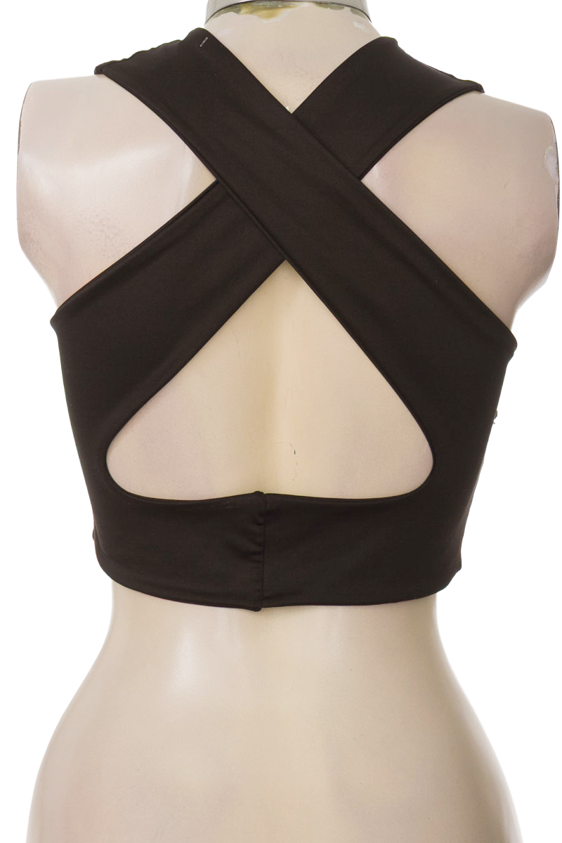 Top / Camiseta color Negro - Closeando