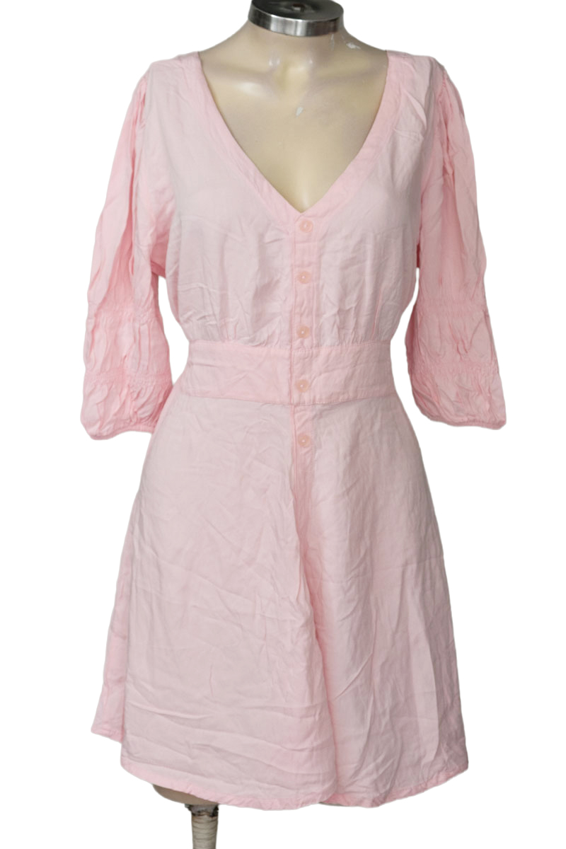 Vestido / Enterizo color Rosado - Closeando