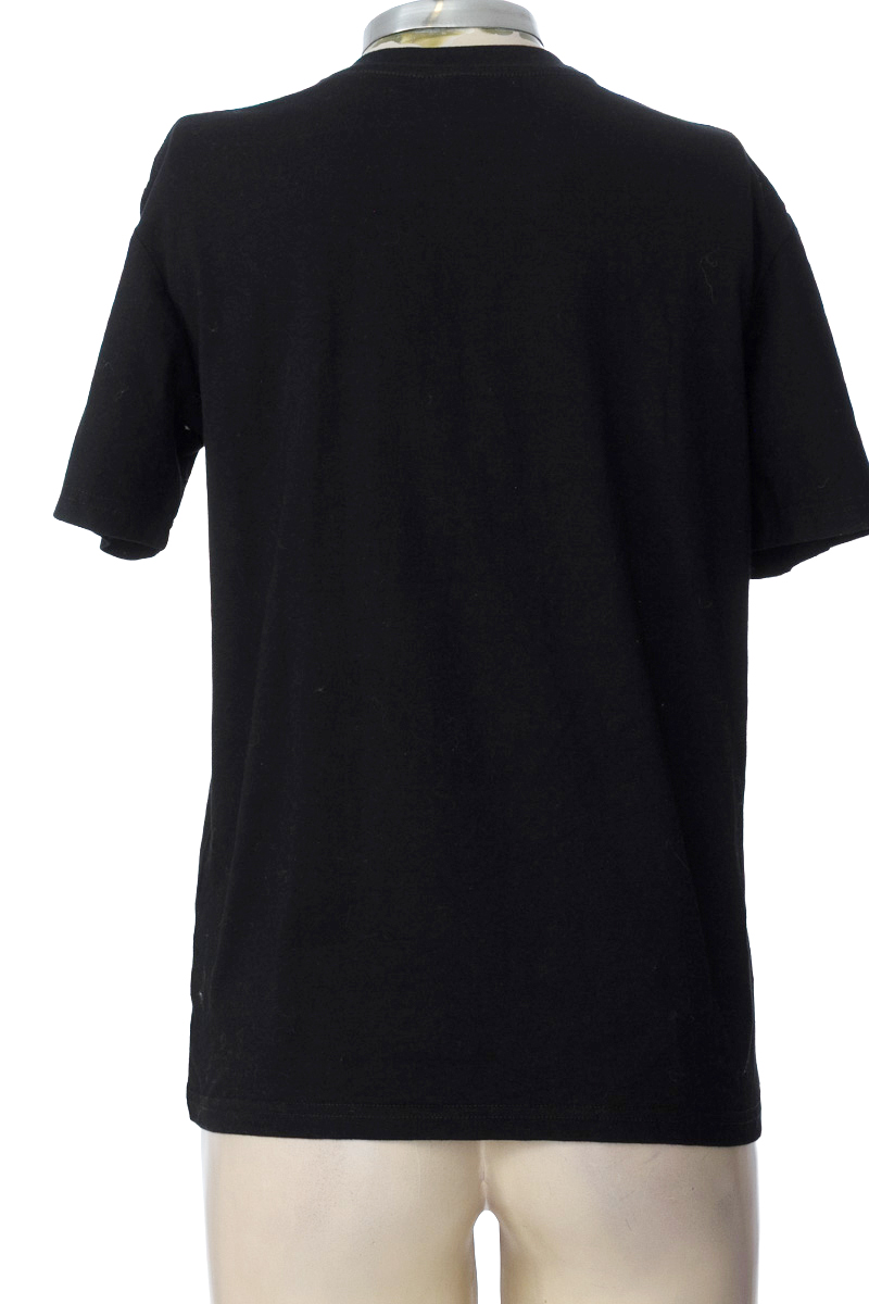 Top / Camiseta color Negro - Closeando