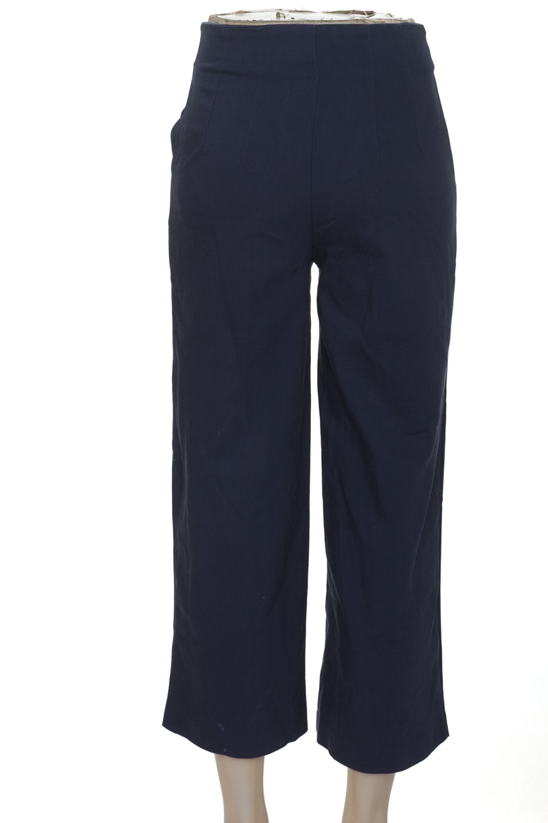 Pantalones color Azul - Stradivarius