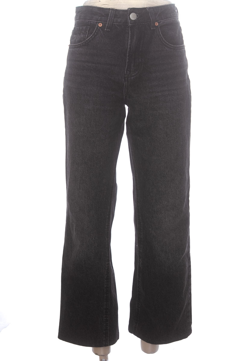 Pantalones color Negro - Stradivarius