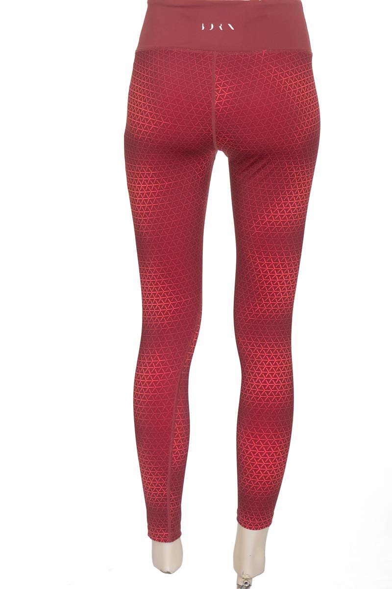 Ropa Deportiva / Salida de Baño color Café - Closeando