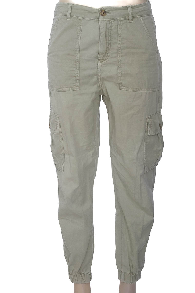 Pantalones color Verde - Zara