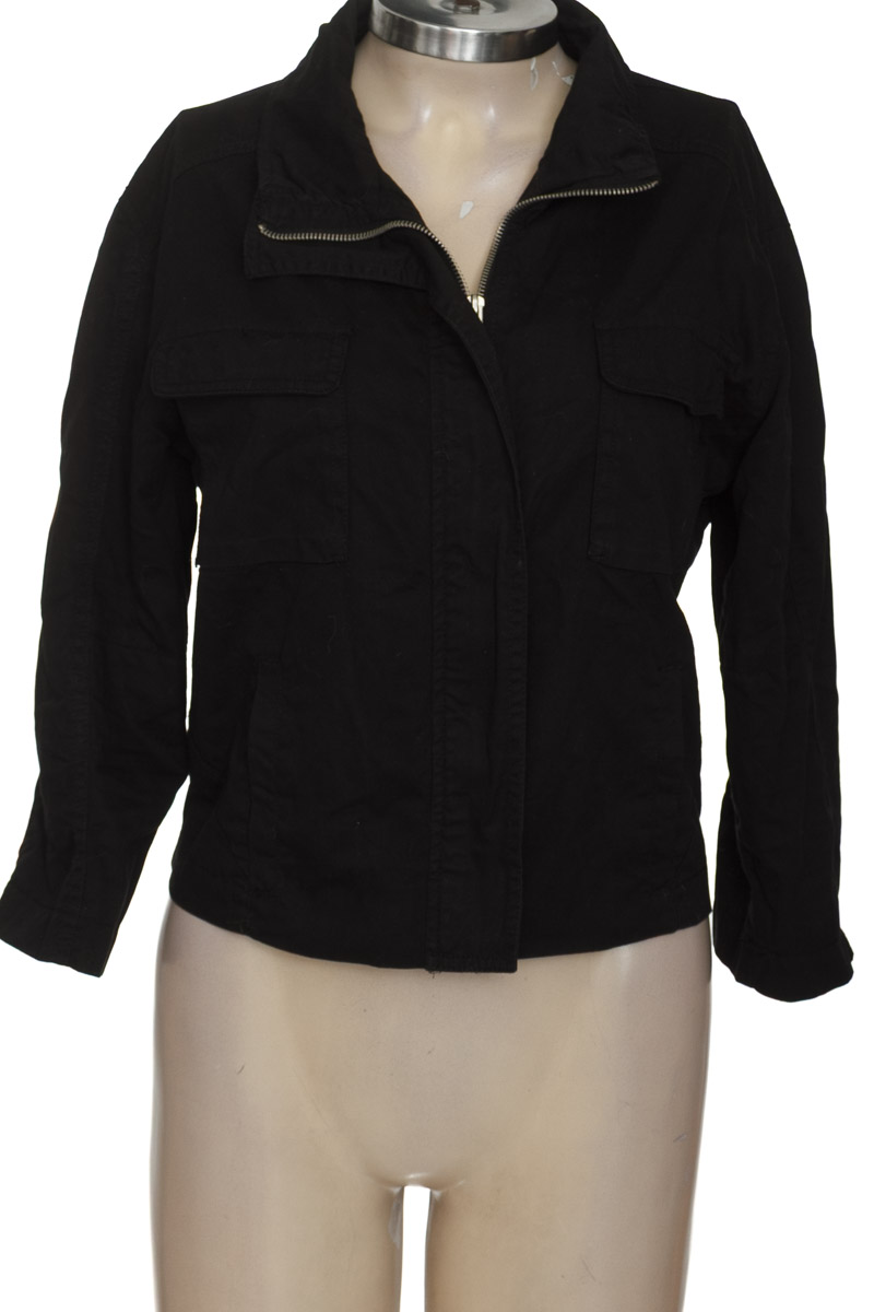 Chaqueta / Abrigo color Negro - Bershka