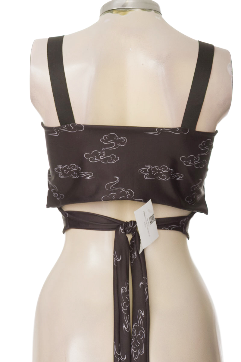 Top / Camiseta color Negro - Closeando