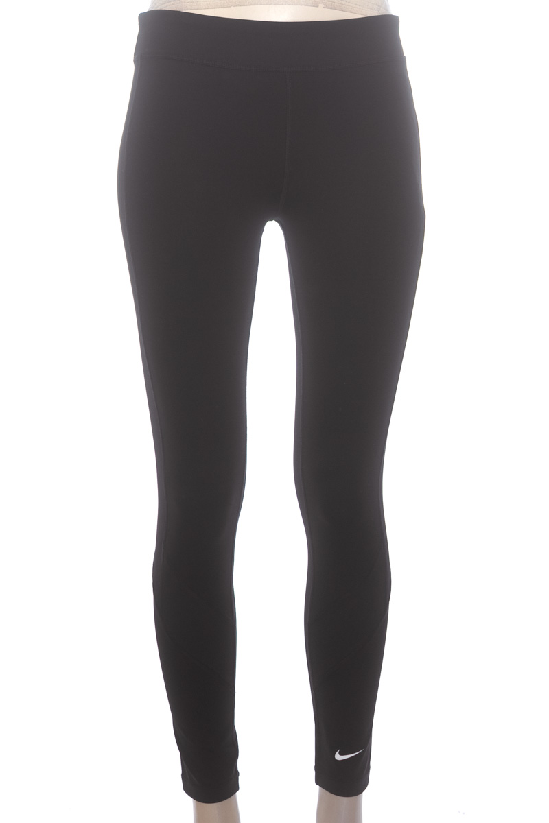 Ropa Deportiva / Salida de Baño color Negro - Nike