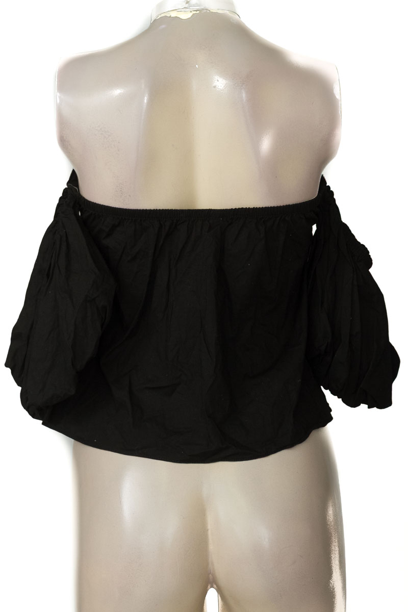 Top / Camiseta color Negro - Closeando