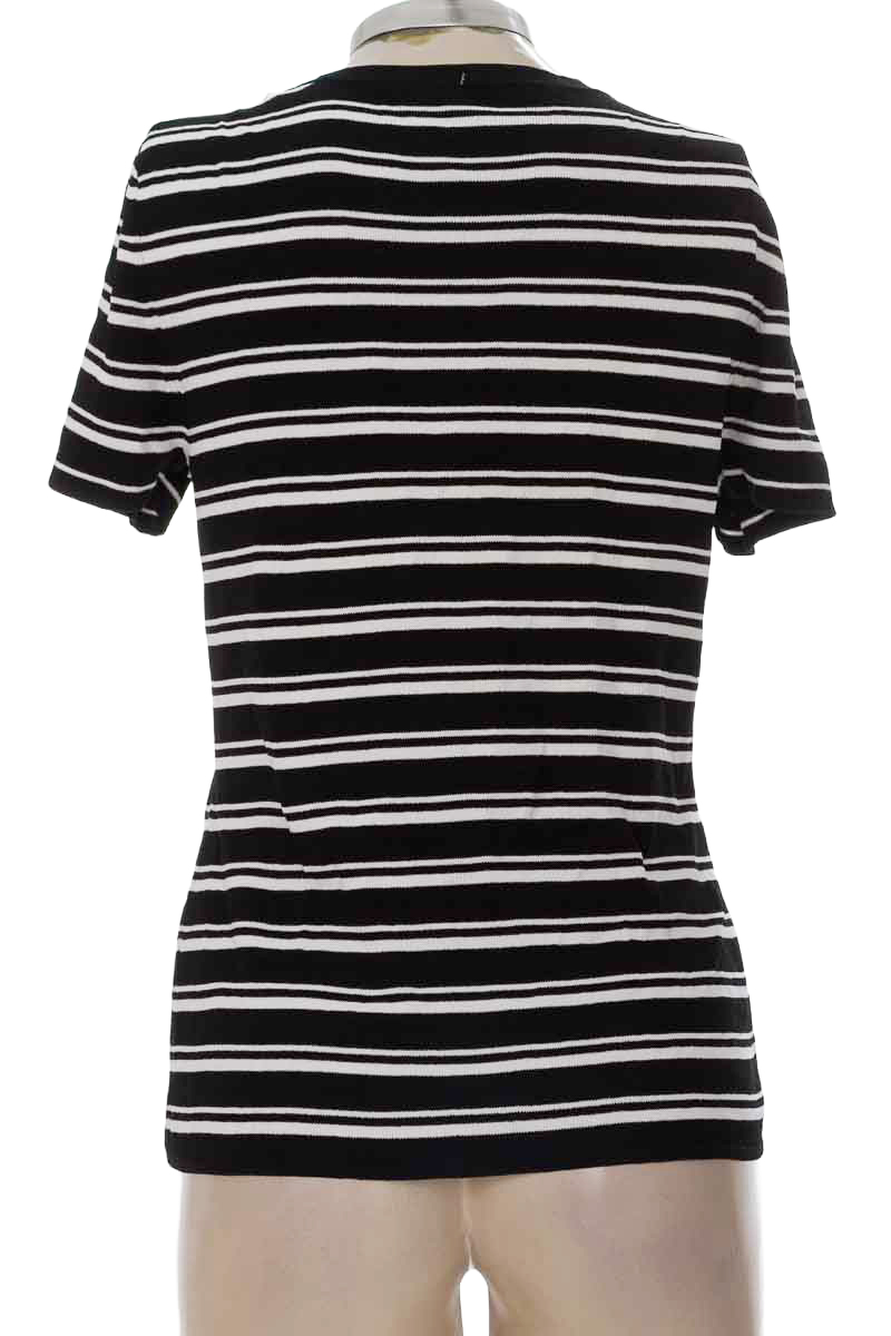 Sweater color Negro - Closeando