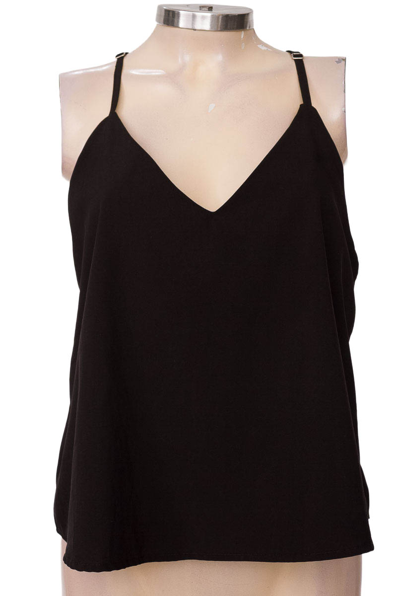 Top / Camiseta color Negro - Closeando