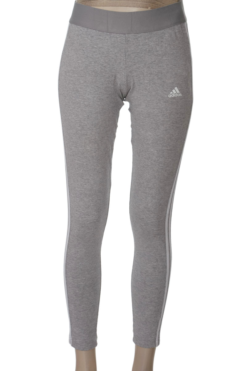 Ropa Deportiva / Salida de Baño color Gris - Adidas