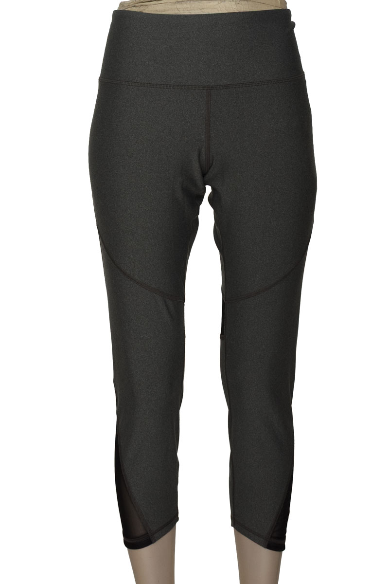 Ropa Deportiva / Salida de Baño color Gris - Under Armour
