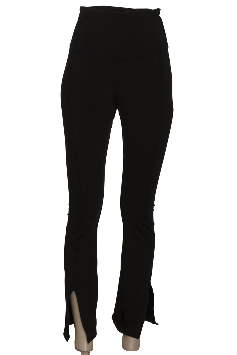Ropa Deportiva / Salida de Baño color Negro - Closeando