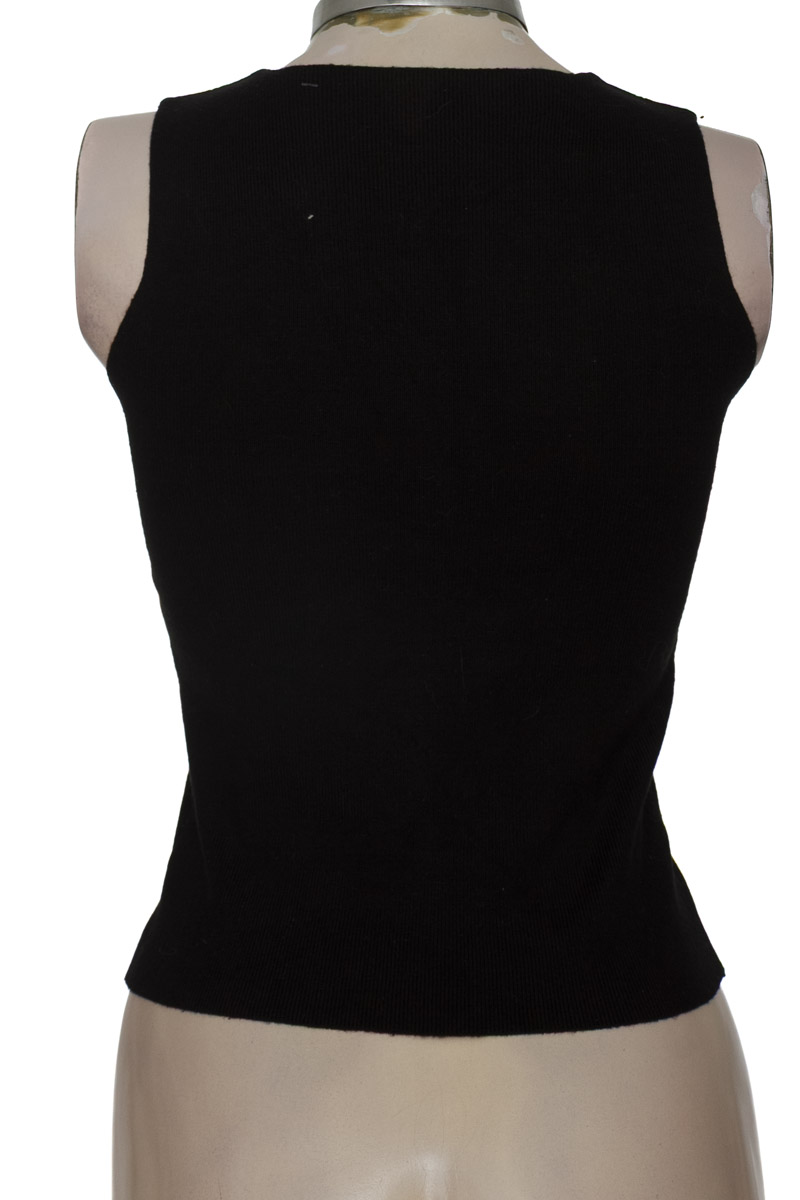 Top / Camiseta color Negro - Closeando