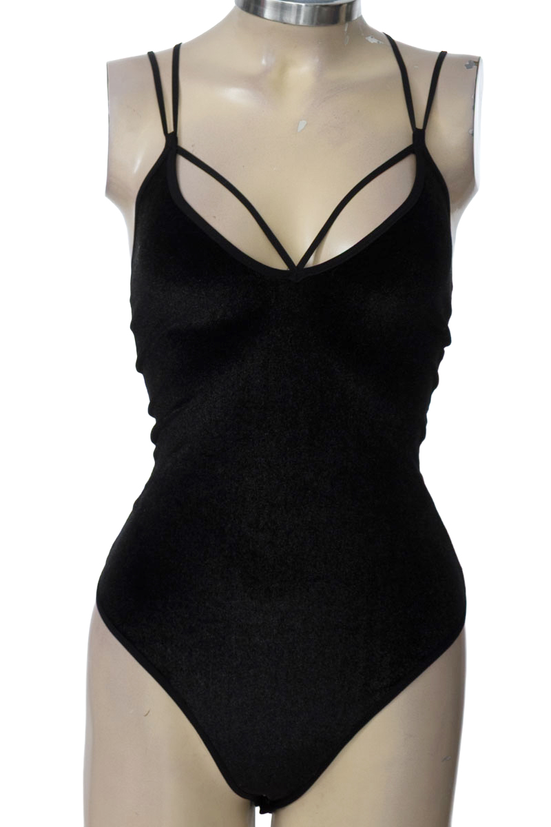 Top / Camiseta color Negro - Pacifika