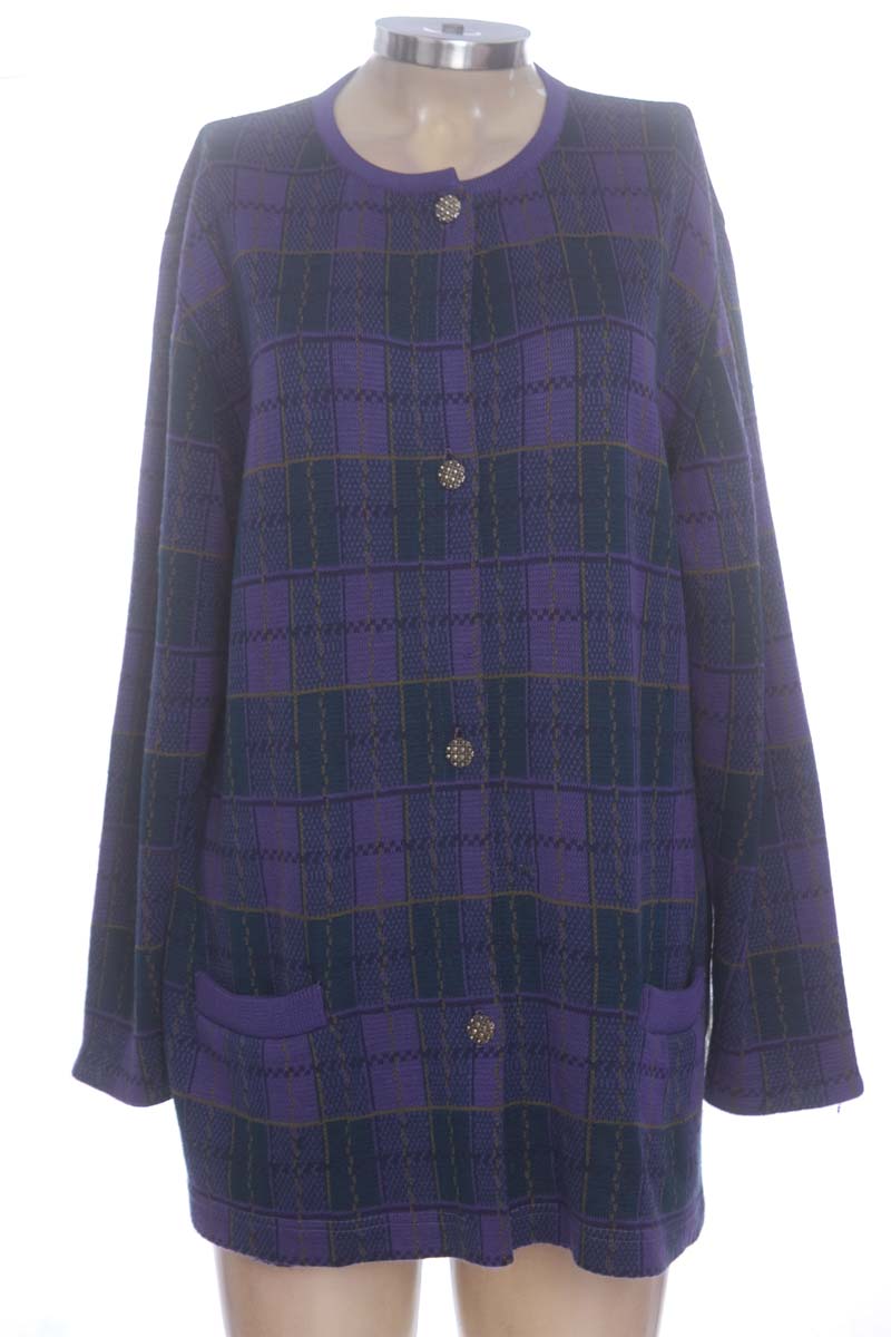 Sweater color Morado - Closeando