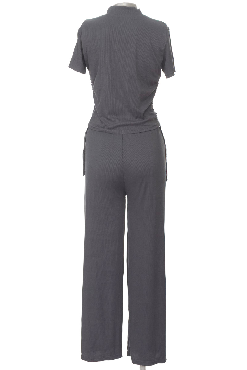 Vestido / Enterizo color Gris - Closeando