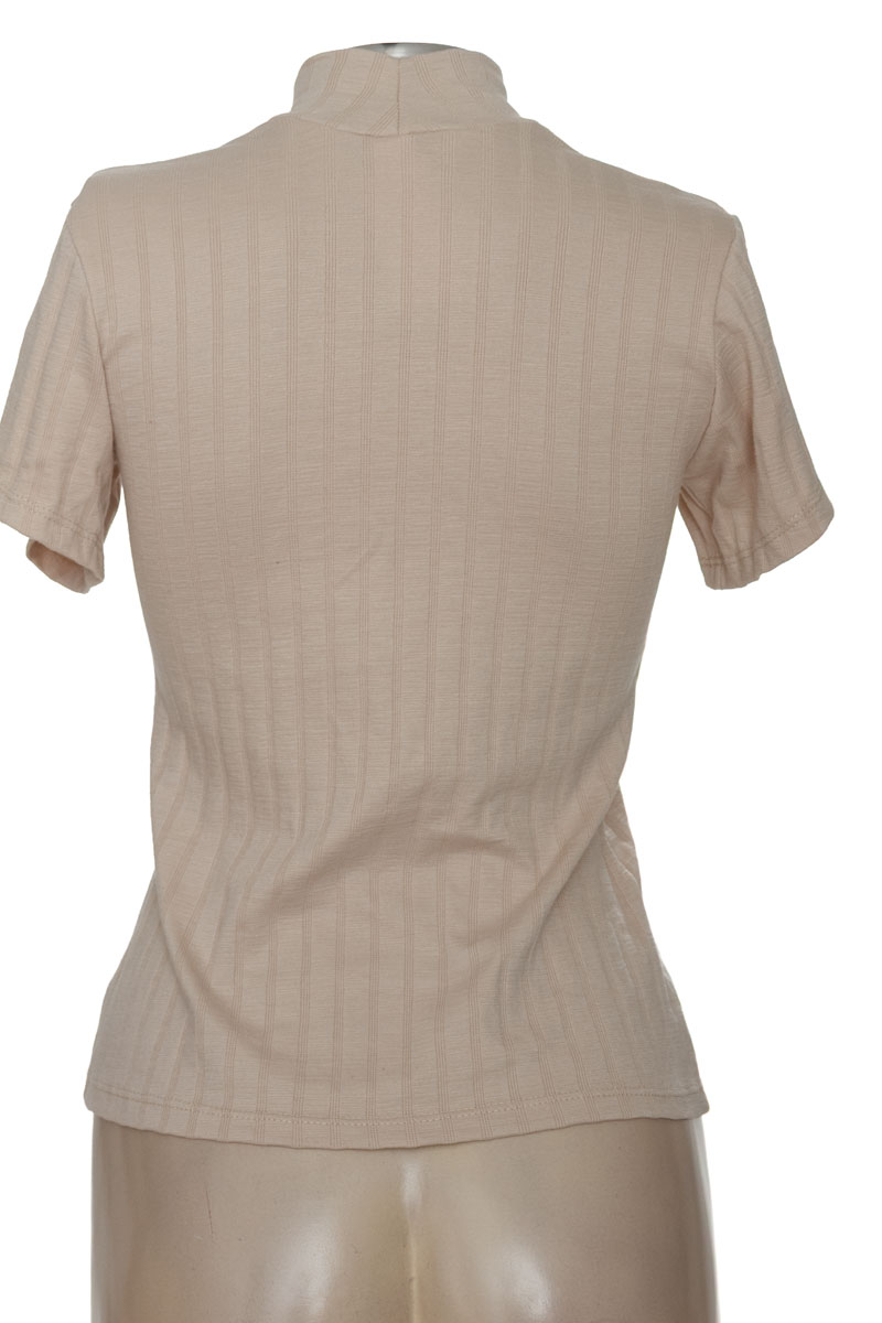 Top / Camiseta color Beige - Closeando