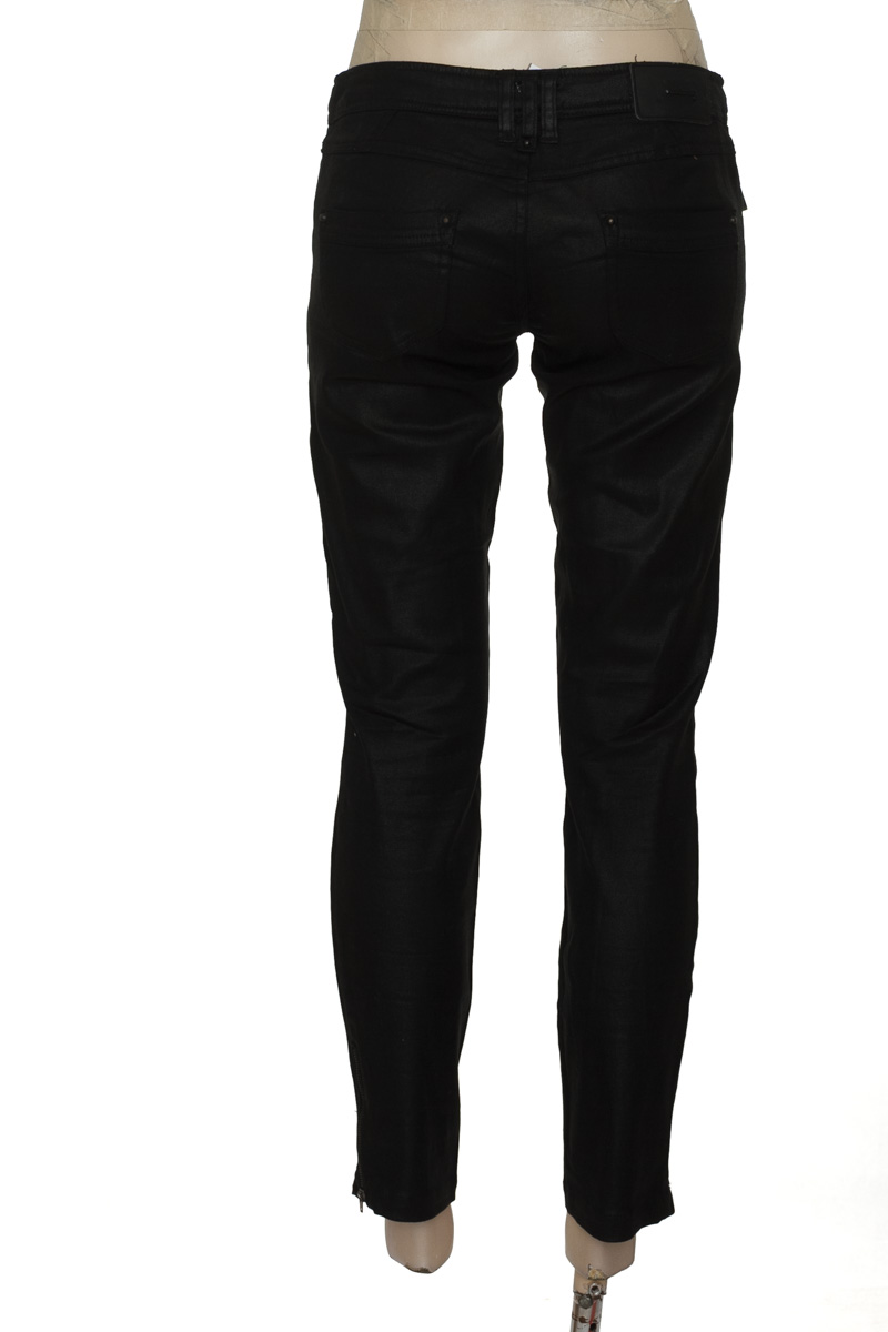 Pantalones color Negro - Stradivarius