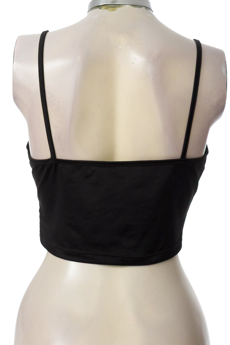 Top / Camiseta color Negro - Closeando