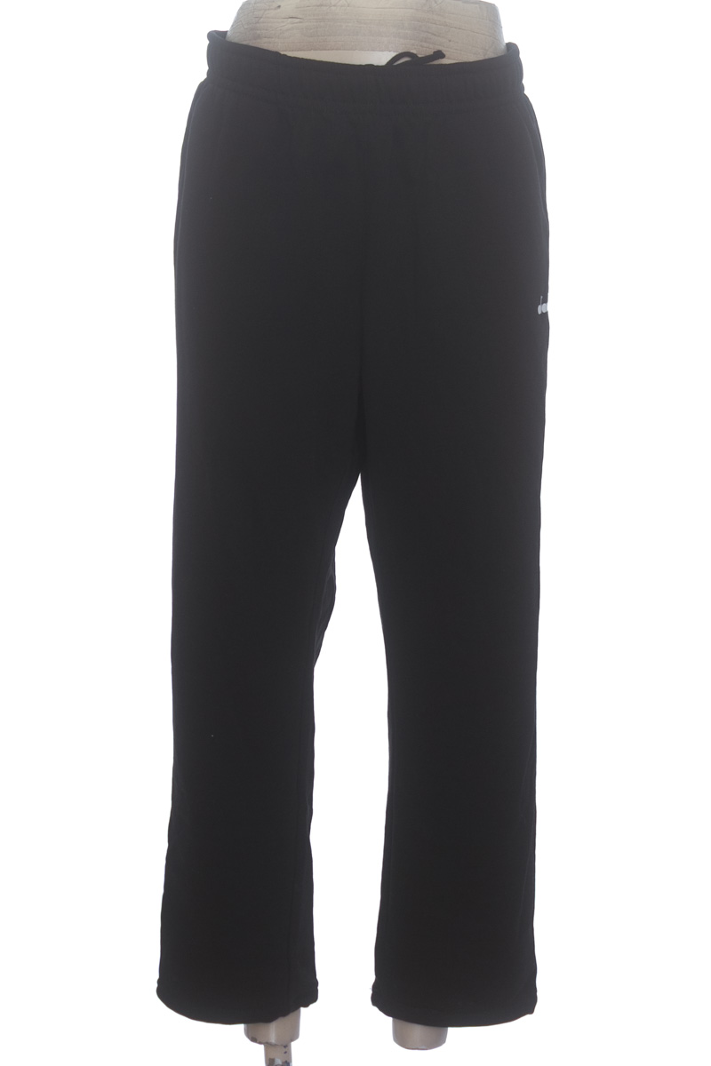 Ropa Deportiva color Negro - Diadora