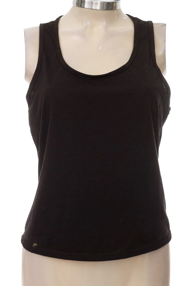 Top / Camiseta color Negro - Closeando