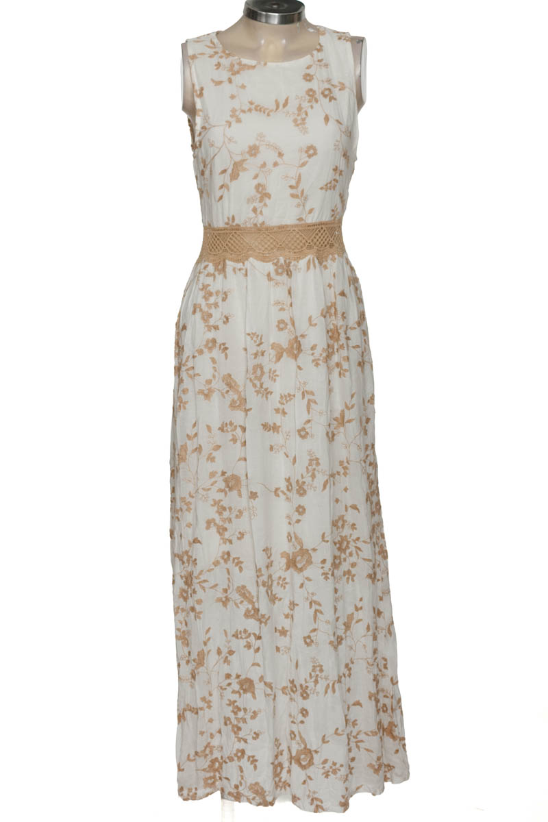 Vestido / Enterizo color Beige - Closeando