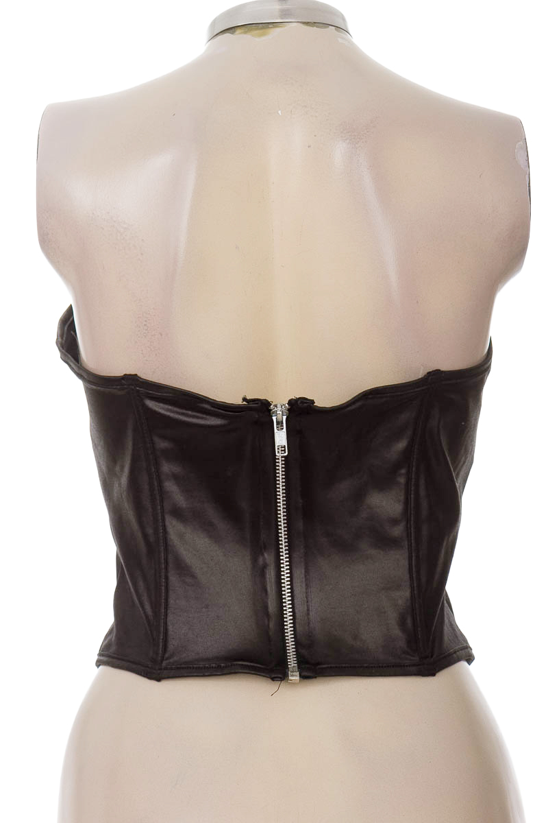 Top / Camiseta color Negro - Carmel